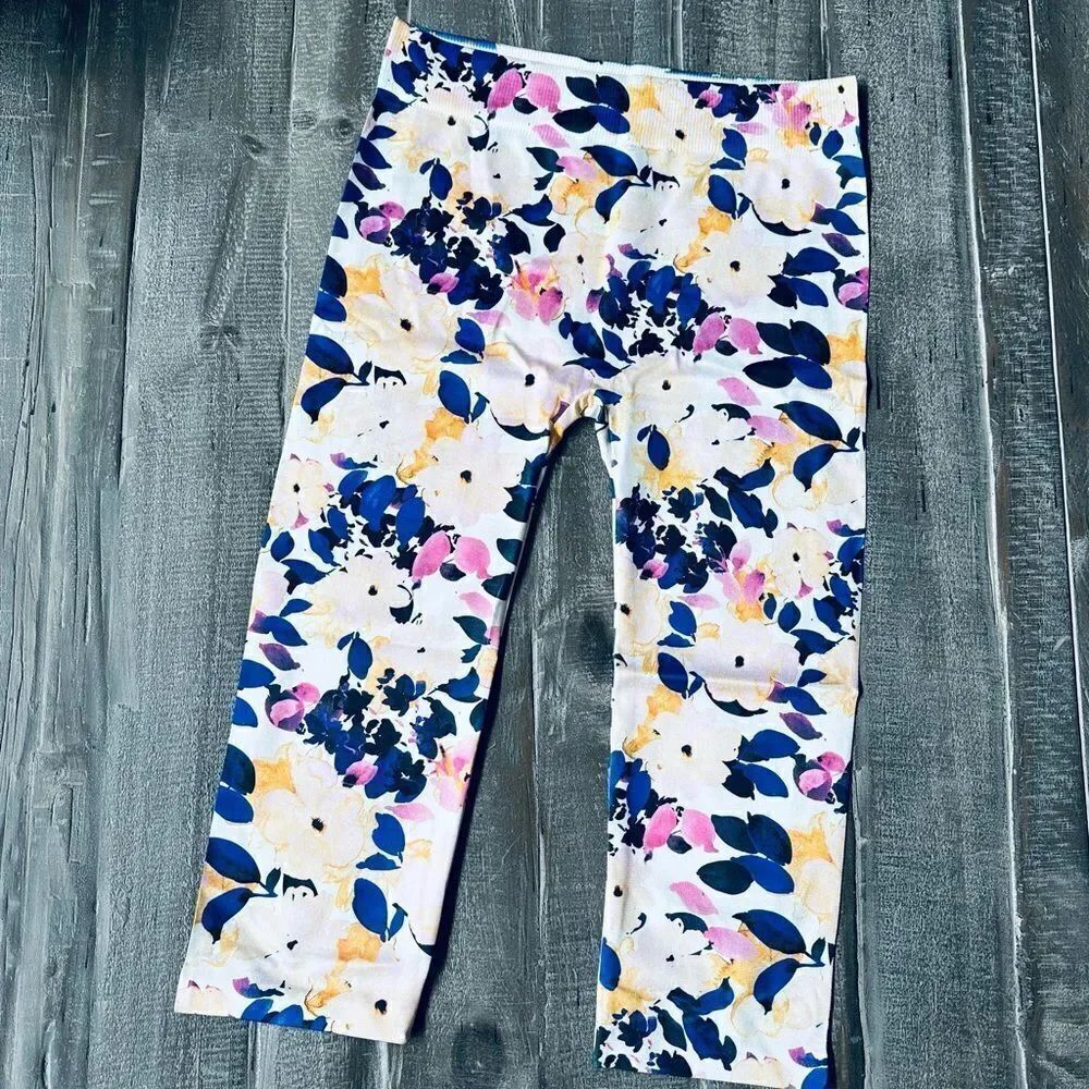 Floral Botanical Cropped Capri Leggings